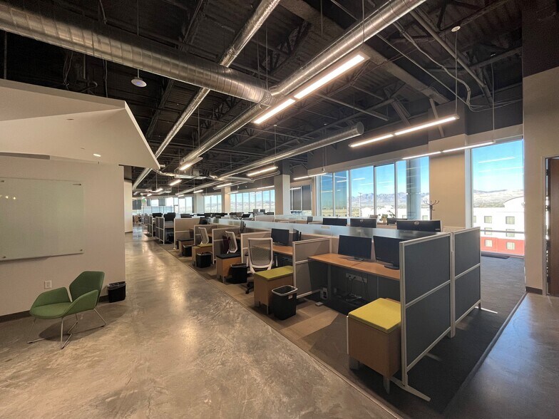 More Photos Of 10355 S Jordan Pky, South Jordan Office For Lease