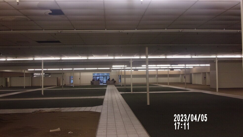 More Photos Of 1656 Martin Luther King Blvd N, Greenville Department Store For Sale