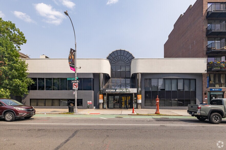 More Photos Of 27-47 Crescent St, Astoria Medical For Lease