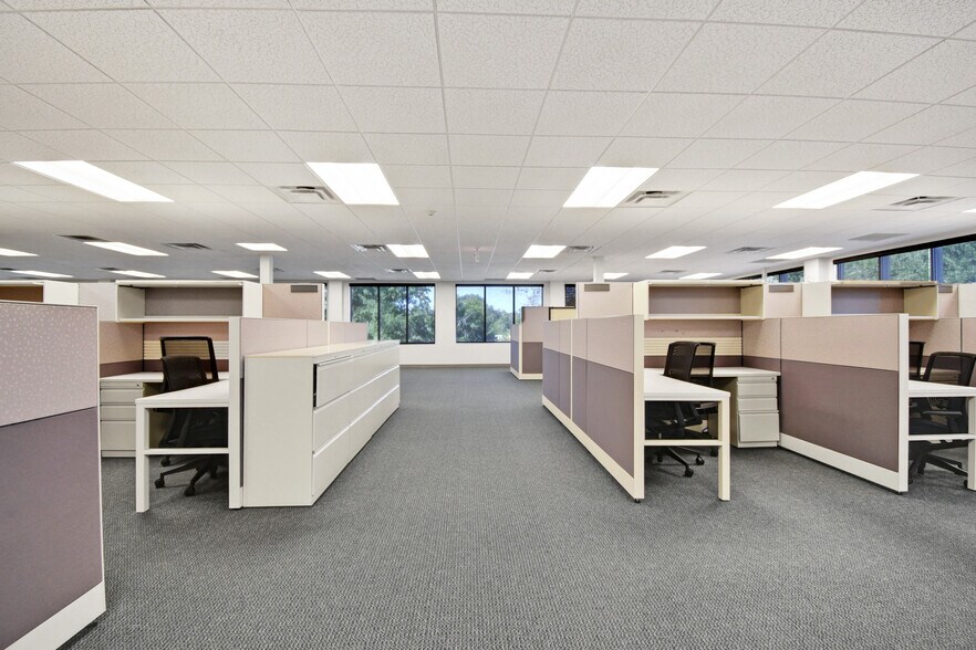 More Photos Of 9512 Sunbeam Center Dr, Jacksonville Office For Lease