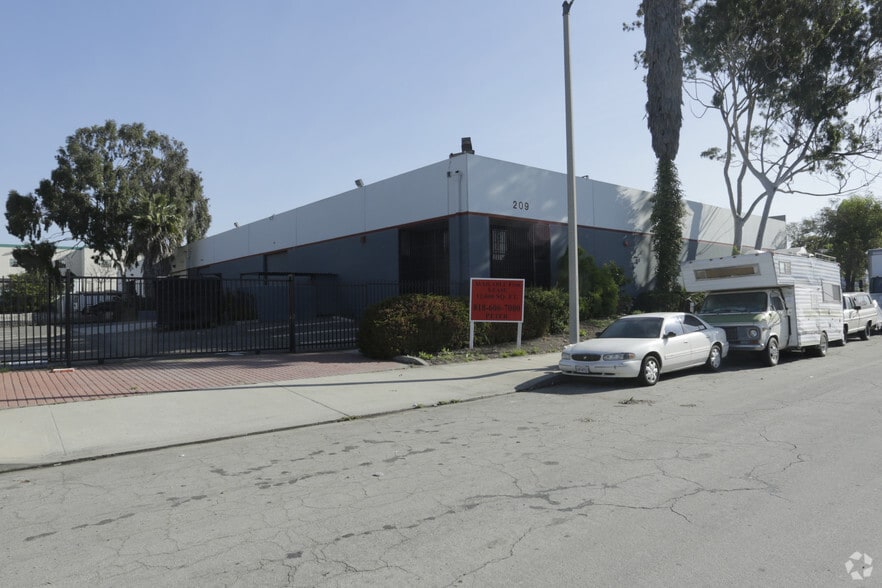 More Photos Of 209 W 134th St, Los Angeles Warehouse For Lease