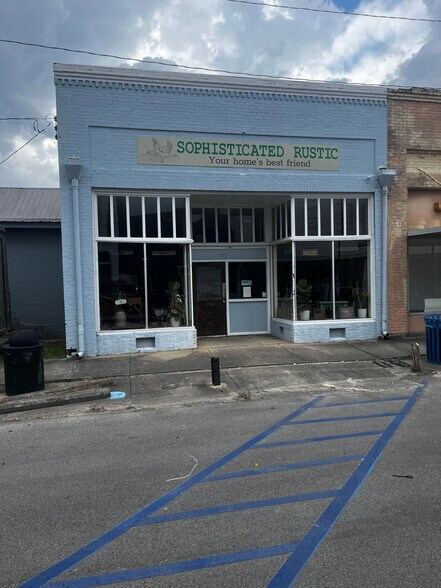 More Photos Of 156 N Oak St, Batesburg-Leesville Storefront Retail Office For Lease