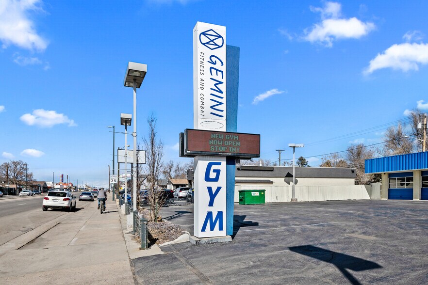 More Photos Of 4550 S Broadway, Englewood Showroom For Sale