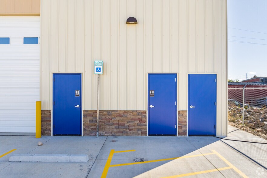 More Photos Of 4911 W 58th Ave, Arvada Warehouse For Lease