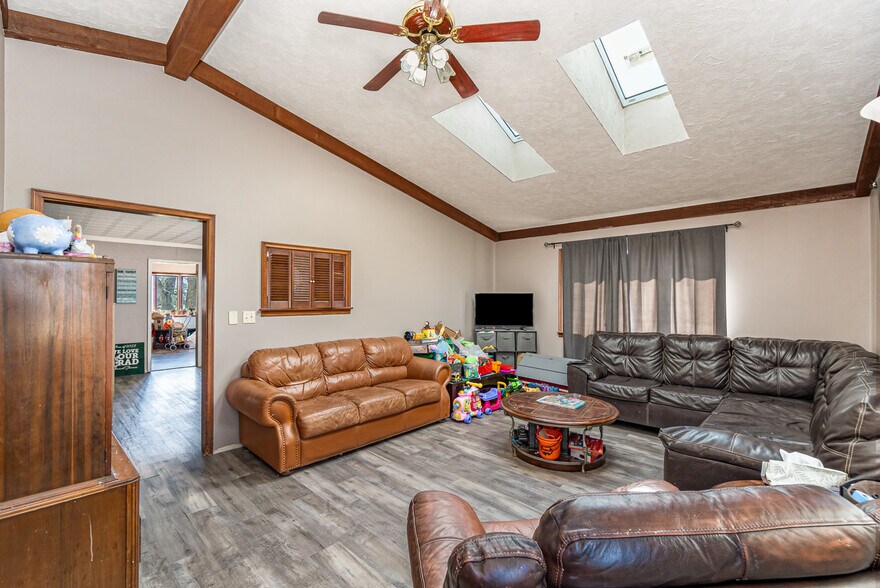 More Photos Of 7195 Singer Rd, Dayton Horse Stables For Sale