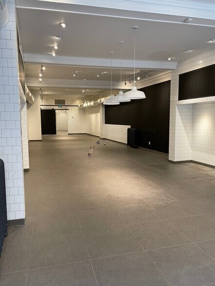 Primary Photo Of 1120 Rue Saint-Jean, Québec General Retail For Lease