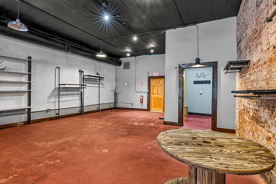 More Photos Of 8 E Main St N, Hampton Storefront For Sale