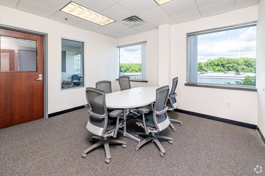 More Photos Of 12 Gill St, Woburn Office For Lease