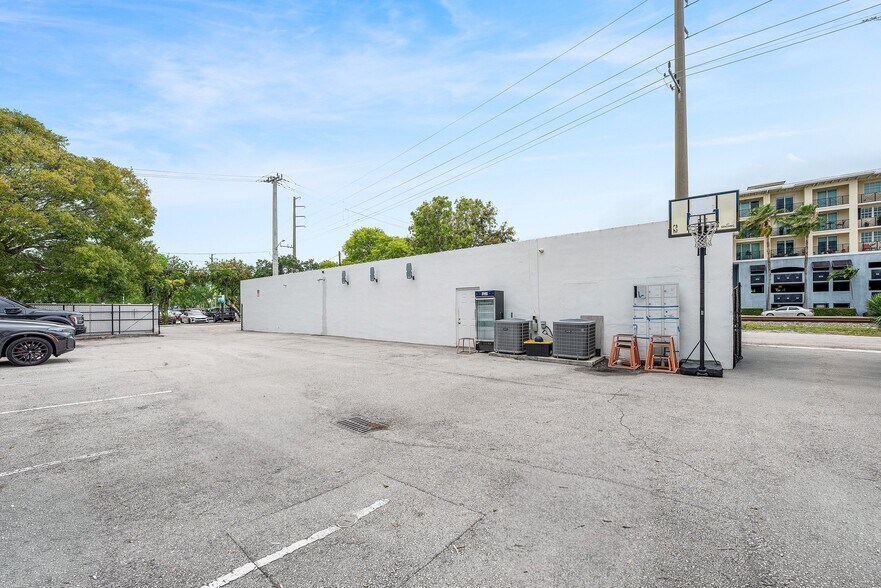 More Photos Of 301 NE 1st St, Delray Beach Freestanding For Sale