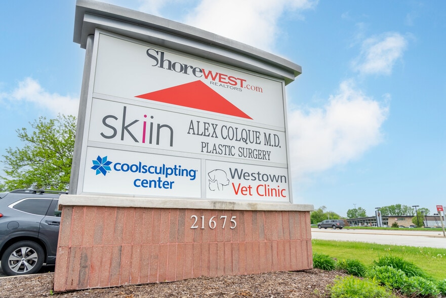 More Photos Of 21675 E Moreland Blvd, Waukesha Medical For Lease