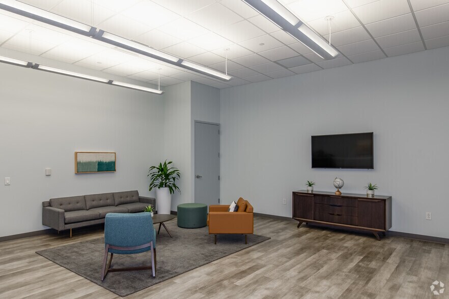 More Photos Of 500 E Pratt St, Baltimore Office For Lease