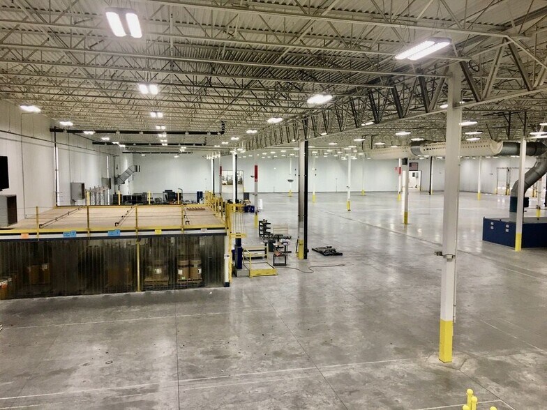 More Photos Of 1095 Polk Dr, Warsaw Industrial For Lease