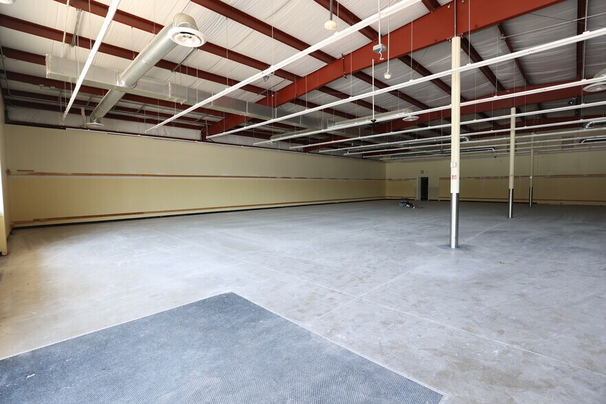 More Photos Of 29 Olive St, La Center Storefront For Lease