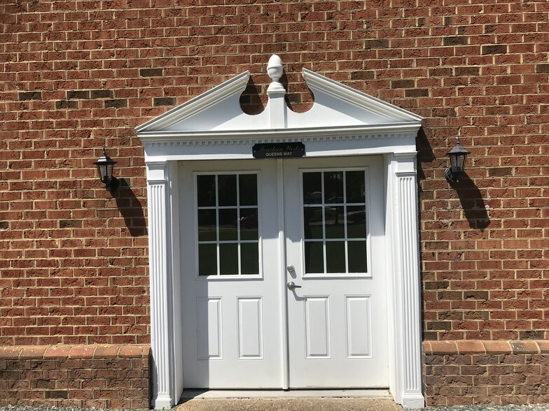 More Photos Of 10-14 W Queens Way, Hampton Office For Lease