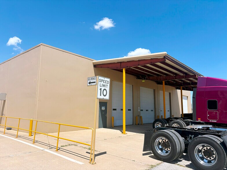 More Photos Of 5801 SW 11th St, Oklahoma City Service For Lease