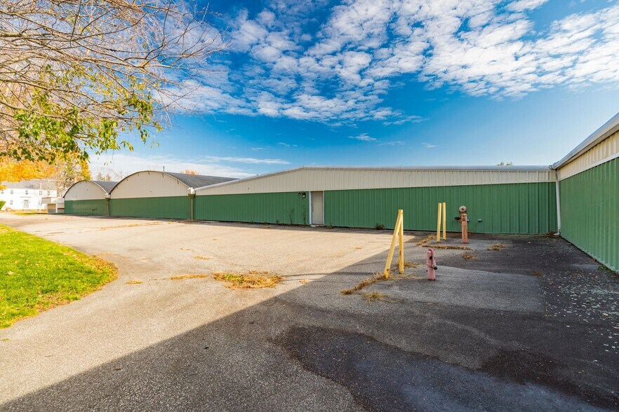 More Photos Of 16 Swamscott St, Newfields Warehouse For Lease
