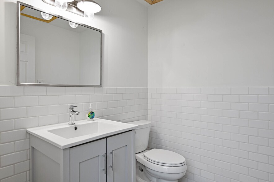 More Photos Of 504 Jose St, Santa Fe General Retail For Lease