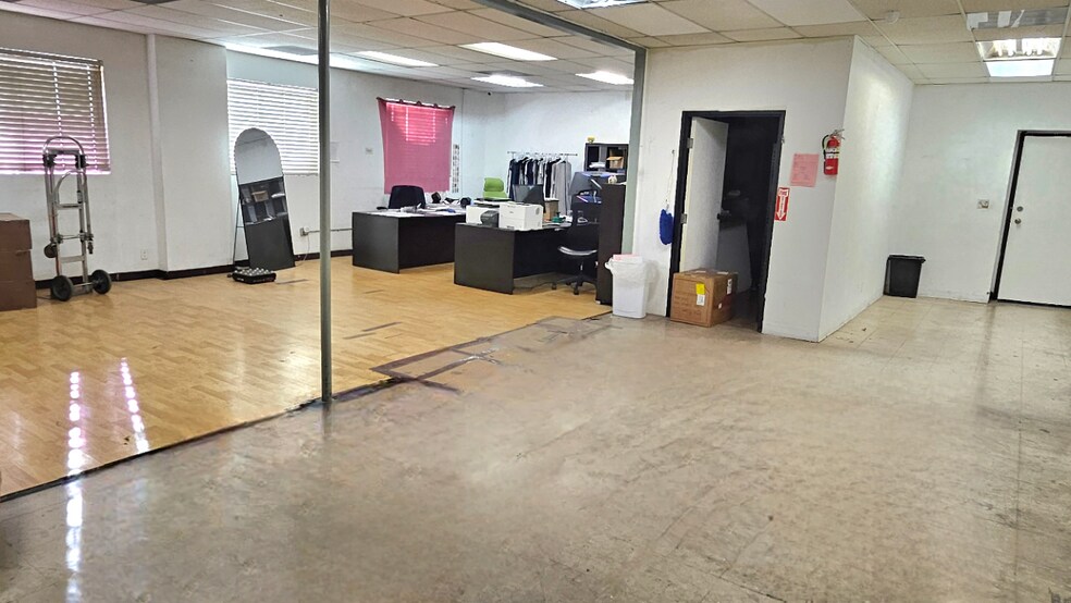More Photos Of 929 E 14th St, Los Angeles Warehouse For Lease