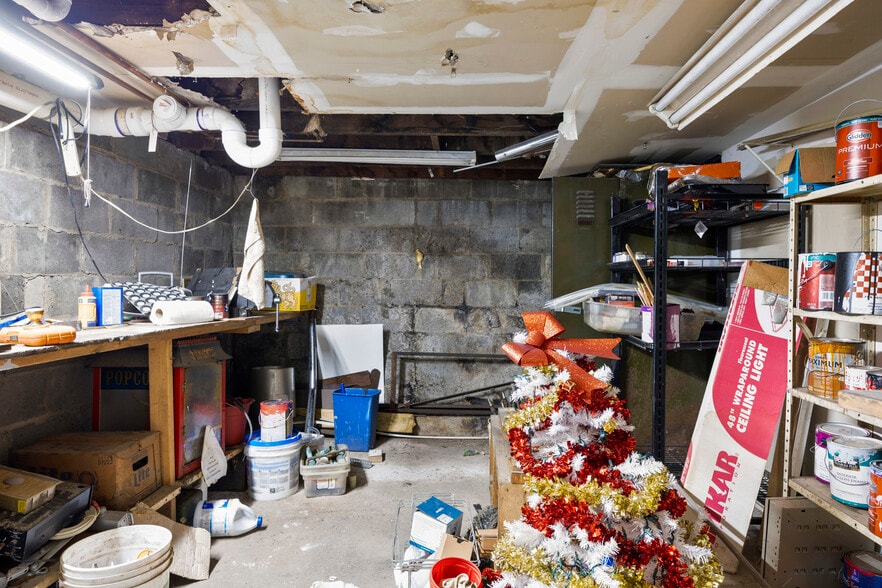 More Photos Of 1118 Broadway, Albany Bar For Sale