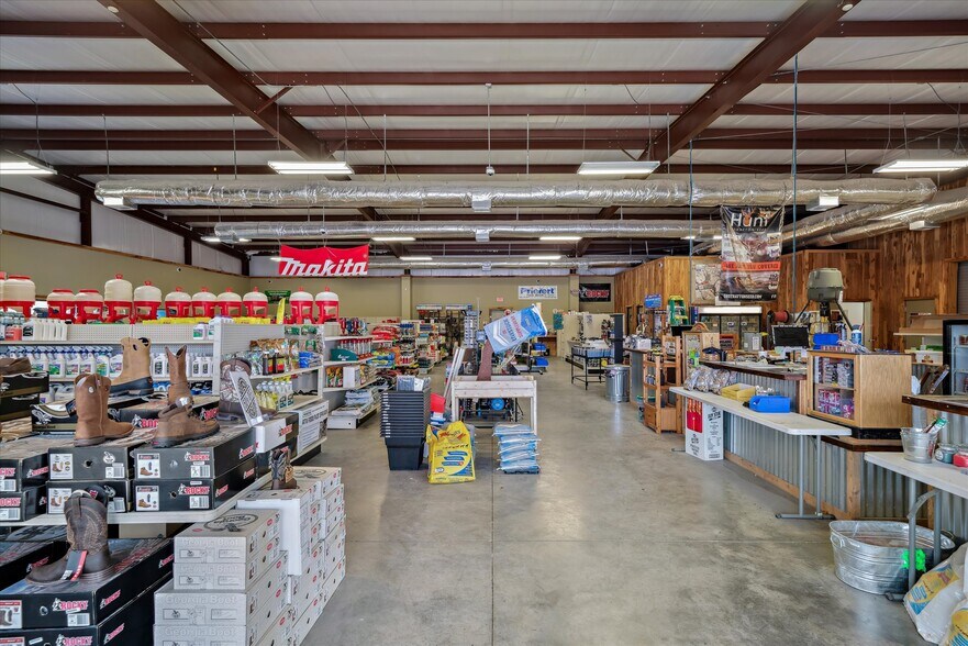 More Photos Of 150 Main St, Clarksville General Retail For Sale