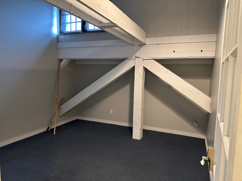 More Photos Of 9130 Otis Ave, Indianapolis Flex For Lease