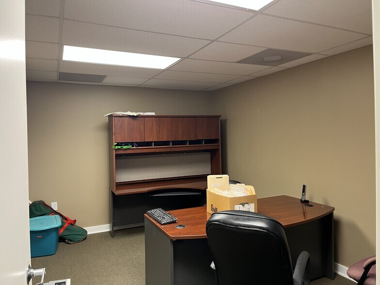 More Photos Of 10712 Ballantraye Dr, Fredericksburg Office Residential For Lease