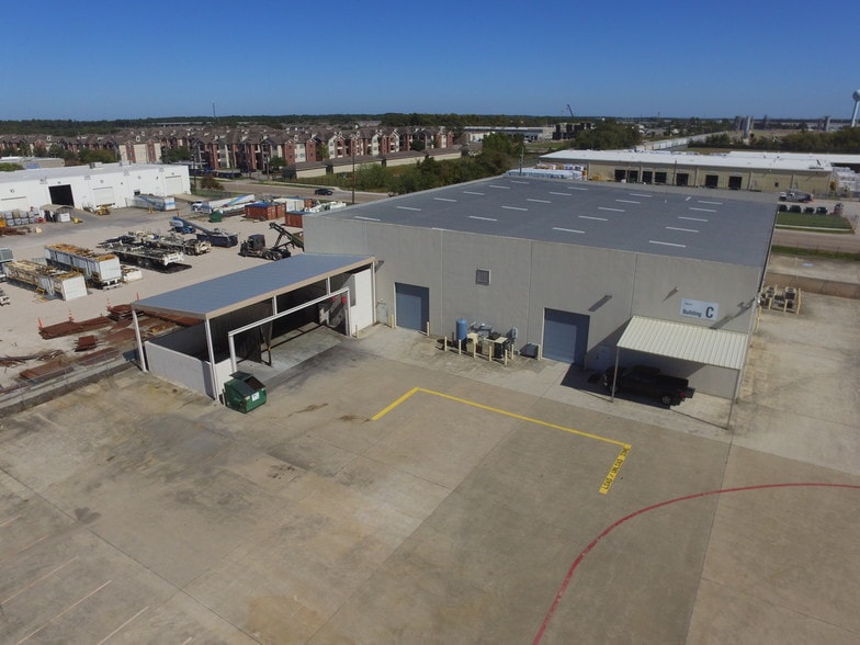 Primary Photo Of 18155 Chisholm Trl, Houston Warehouse For Lease