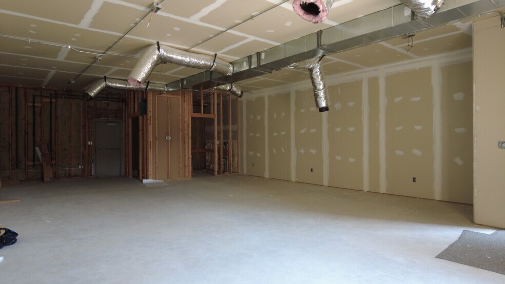 More Photos Of 12712 Wicker Ave, Cedar Lake Medical For Lease