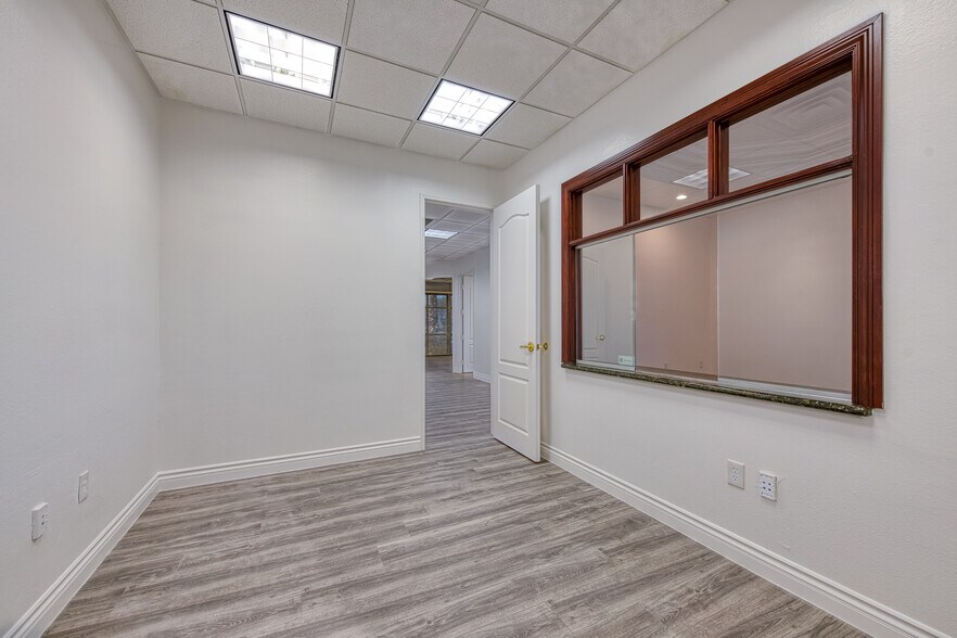 More Photos Of 375 N Stephanie St, Henderson Office For Sale