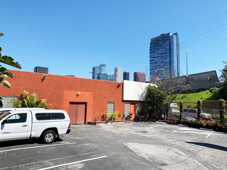 More Photos Of 1321 W 12th St, Los Angeles Light Manufacturing For Lease