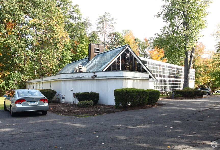 More Photos Of 11 Talcott Notch Rd, Farmington Office For Lease