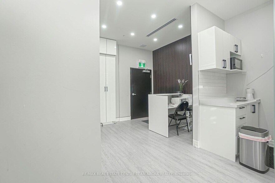 More Photos Of 268 Derry Rd W, Mississauga Office For Sale