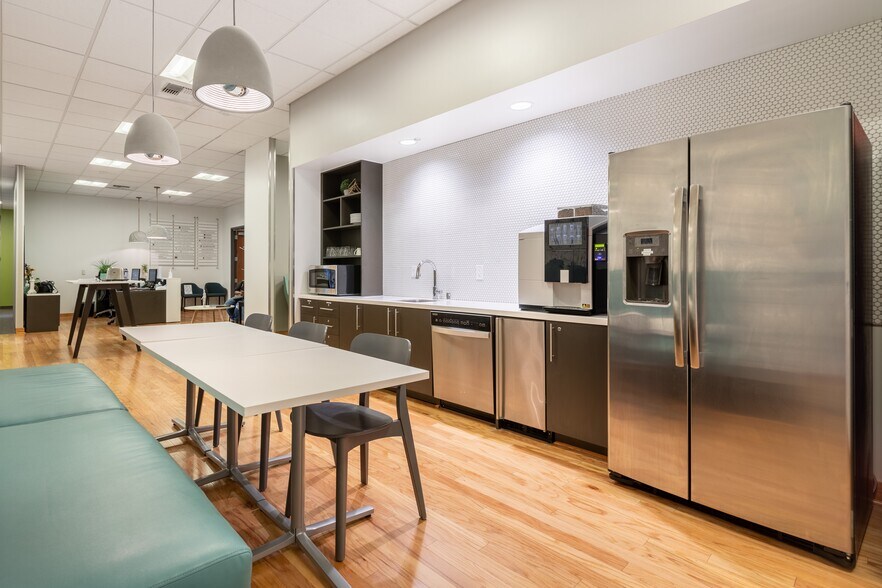 More Photos Of 9245 Laguna Springs Dr, Elk Grove Coworking Space