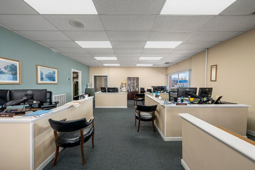 More Photos Of 318 S Green St, Glasgow Office For Sale