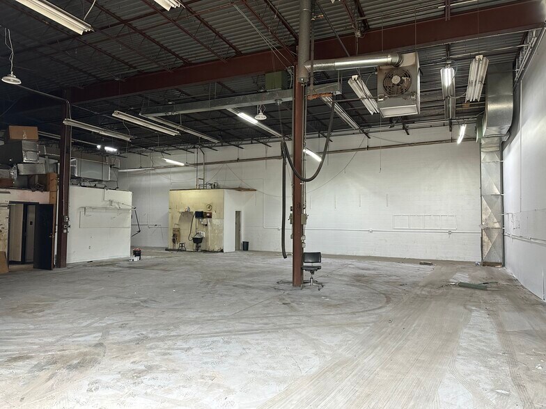 More Photos Of 2811 Old Lee Hwy, Merrifield Service For Lease