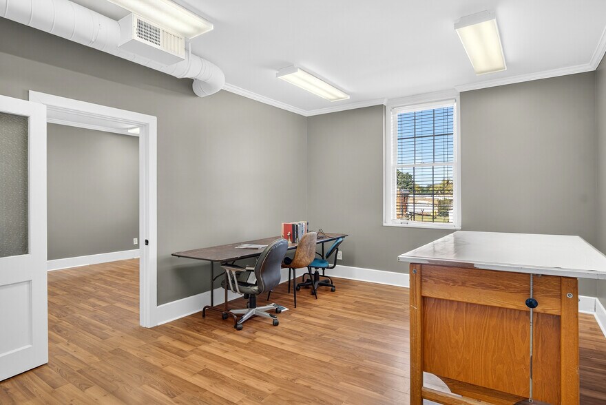 More Photos Of 115 E Market St, Warrenton Office For Lease