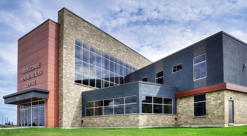 Primary Photo Of 2100 Fourth Av, St Catharines Medical For Lease