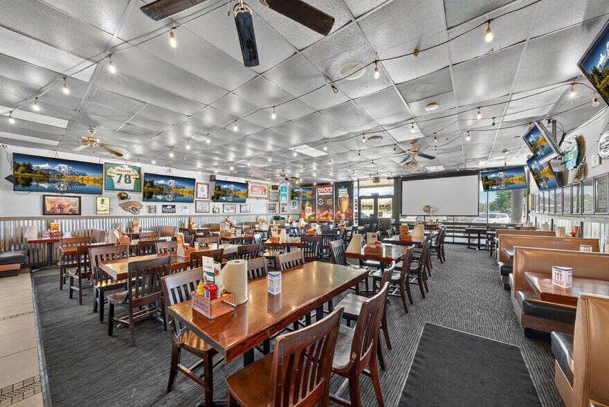 More Photos Of 14286 Beach Blvd, Jacksonville Beach General Retail For Sale