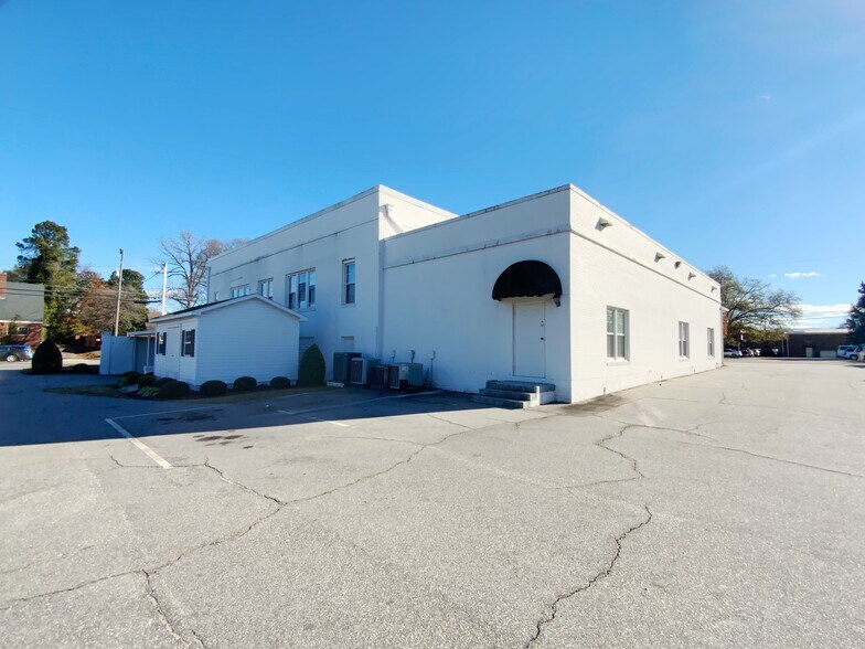 More Photos Of 401 W Cumberland St, Dunn Funeral Home For Sale