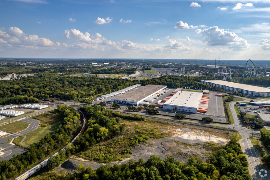 More Photos Of 2301 Nevada Blvd, Charlotte Warehouse For Lease