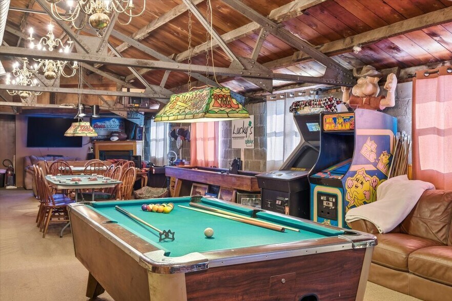 More Photos Of 409 W Gambier St, Mount Vernon Flex For Sale