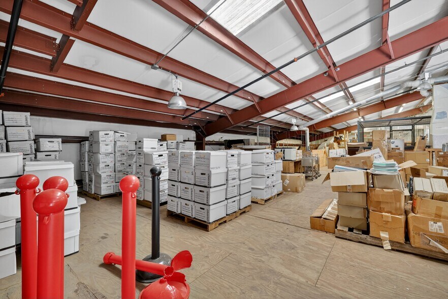 More Photos Of 2721 Pemberton Dr, Apopka Warehouse For Lease