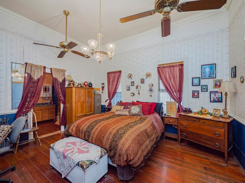 More Photos Of 1307 Wright St, Llano Freestanding For Sale