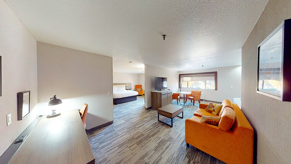 More Photos Of 1720 Sisk Rd, Modesto Hotel For Sale