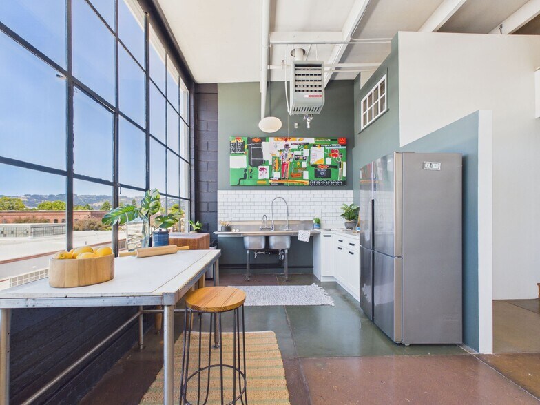 More Photos Of 4053 Harlan St, Emeryville Apartments For Sale