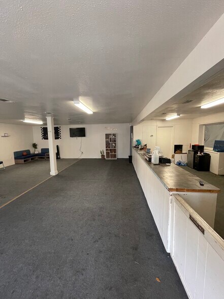 More Photos Of 6401 W Tennessee St, Tallahassee Warehouse For Lease