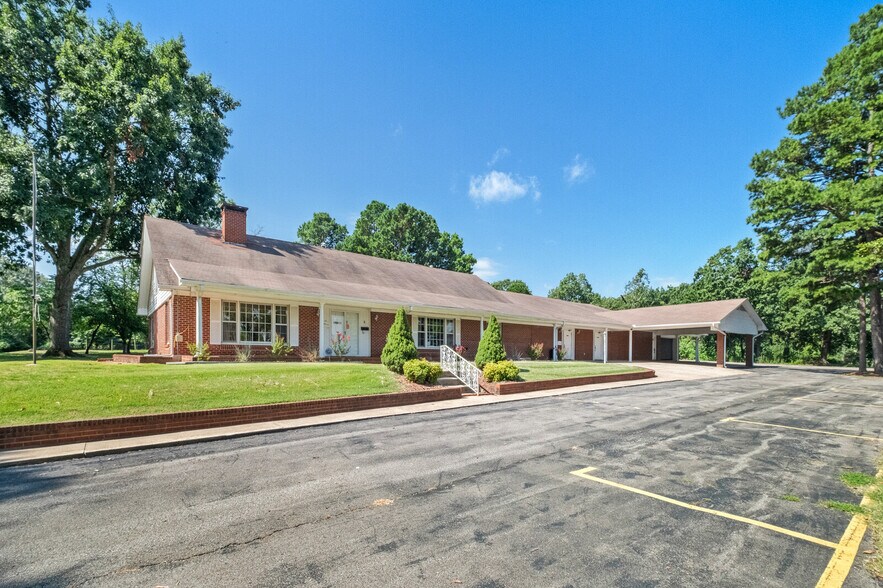 More Photos Of 1400 Locust st, Stilwell Office Residential For Sale