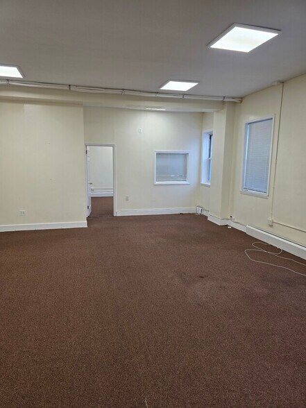 More Photos Of 3036-3040 E Tremont Ave, Bronx Office For Lease