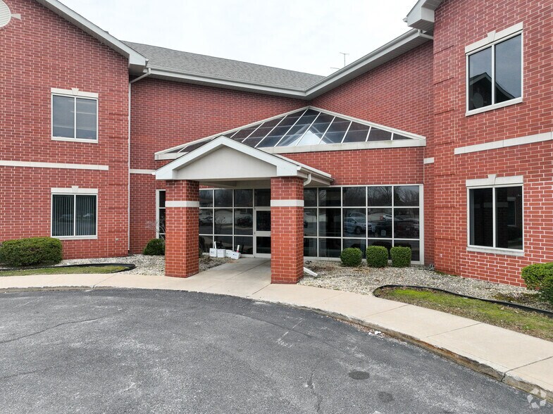 More Photos Of 8840 Calumet Ave, Munster Office For Lease