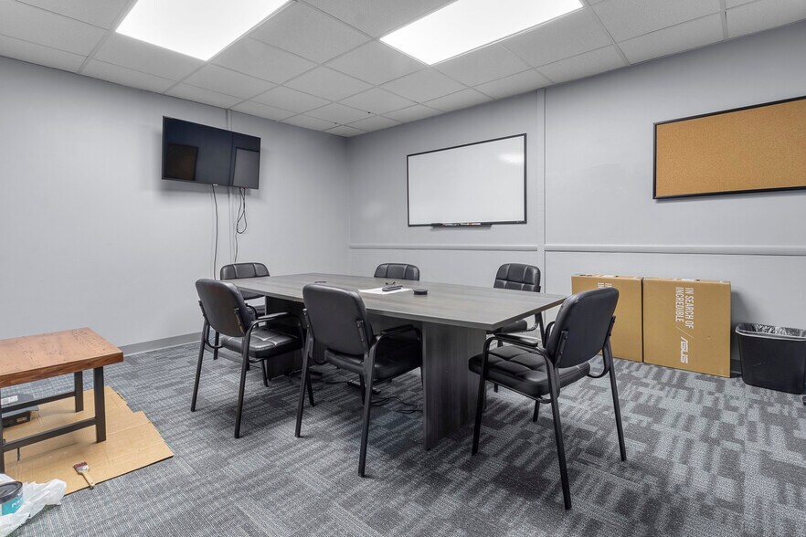 More Photos Of 12-18 N Delaware St, Indianapolis Office For Sale